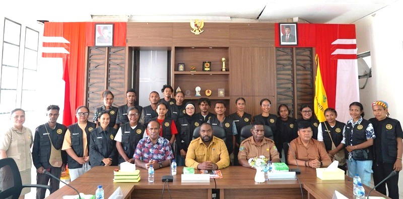 Wabup Kaimana Terima Mahasiswa UNIPA untuk Praktik Penelitian Terapan di Kampung Maimai
