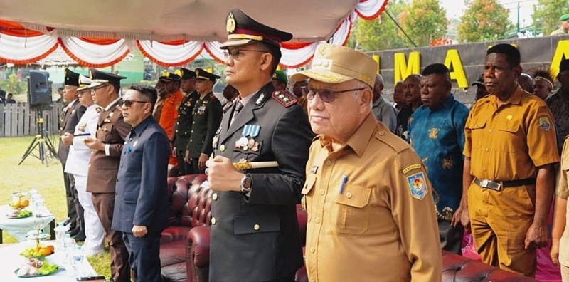 Bupati Kaimana Hadiri Upacara Peringatan HUT TNI Ke-81